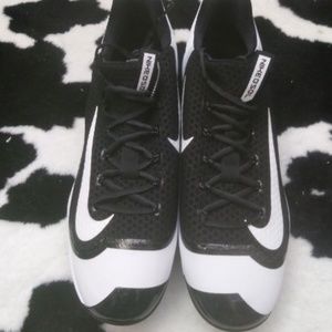 New Nike Mens Ball Shoes size 14